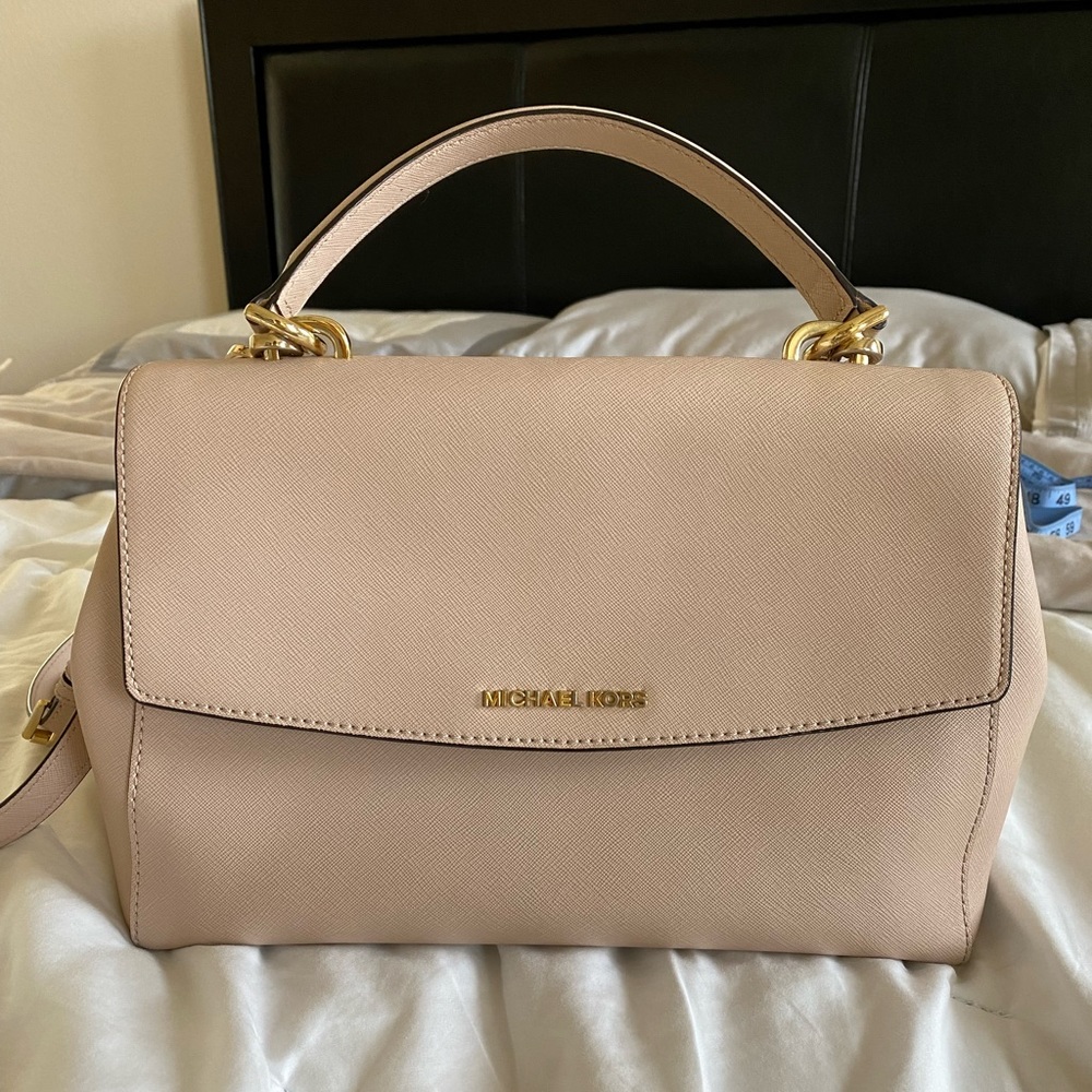 Michael Kors Medium Ava saffiano leather bag in ballet pink